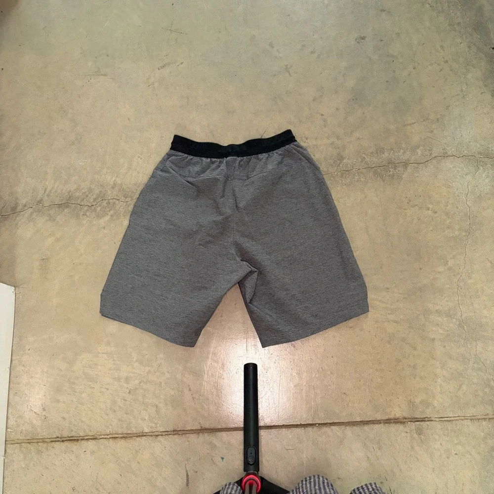 Adidas Athletic Shorts Mens Size M Grey Excellent Laser Cut Breathable Training - Picture 2 of 6